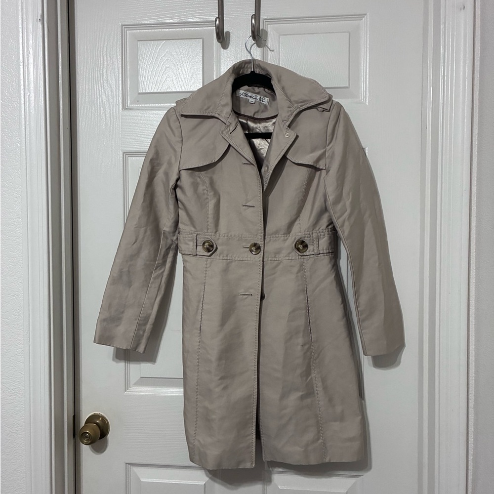Kenneth Cole Light Beige Trench Coat